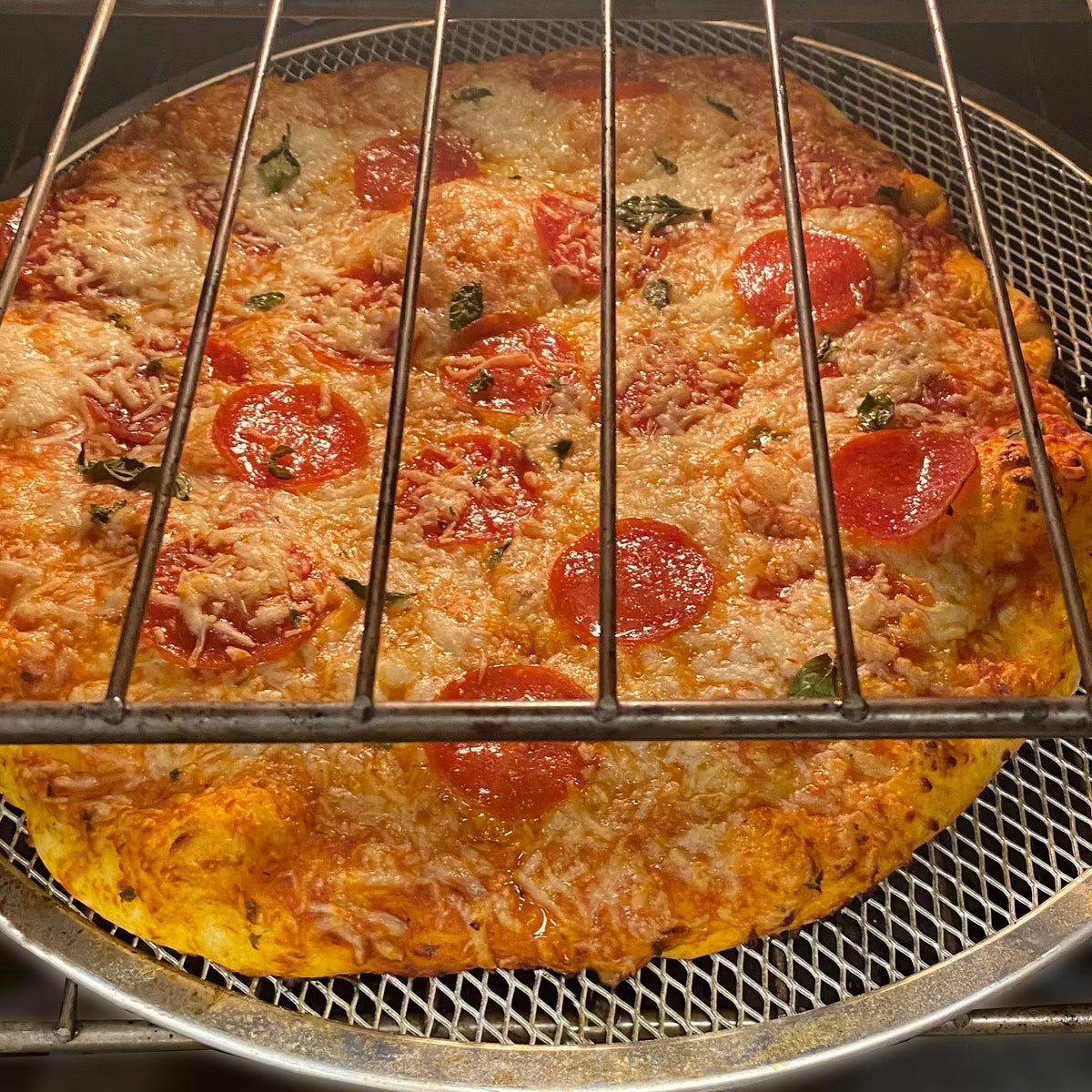 Pizza Pan – Anodized Aluminum Pizza Crisper, 16-Inch – Silver