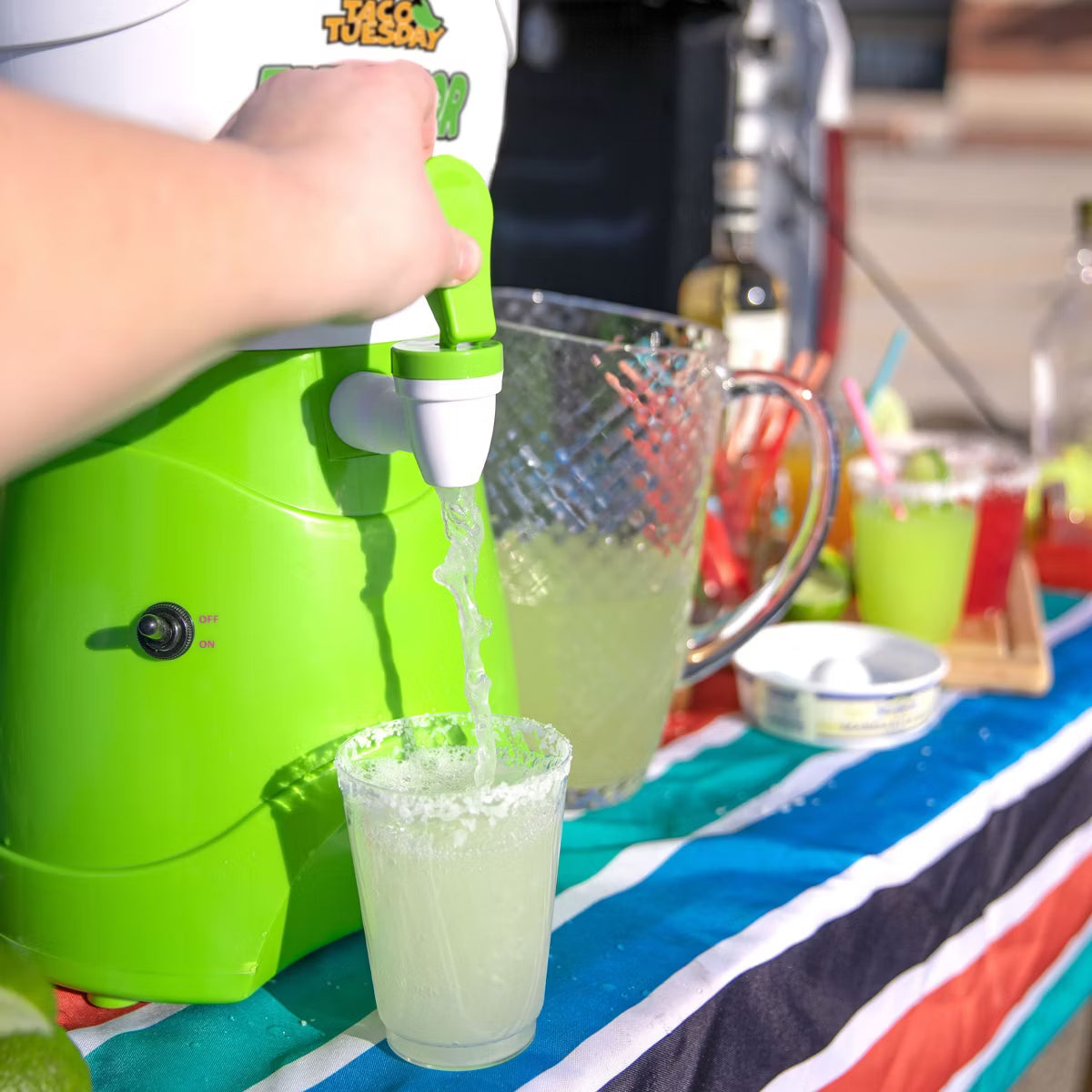 Frozen Drink Maker – 1-Gallon AC/DC Tailgater Party Frozen Beverage & Slush Machine – White