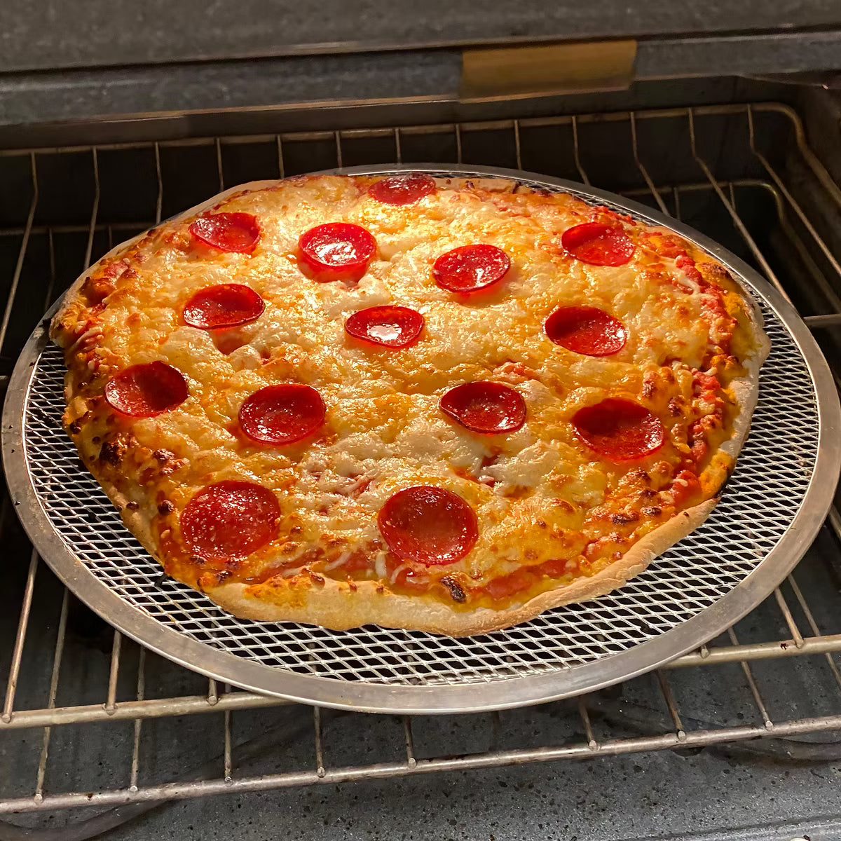 Pizza Pan – Anodized Aluminum Pizza Crisper, 16-Inch – Silver