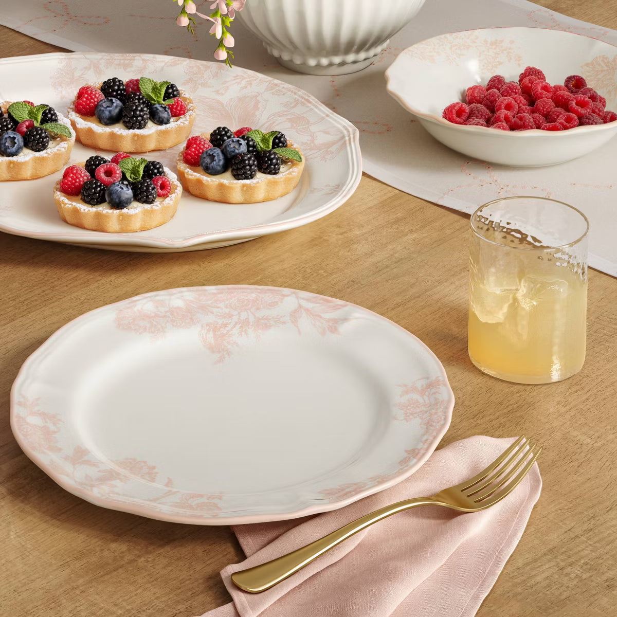 Dinner Plate – Culinvaro Stoneware Legacy Heirloom Dinner Plate Blue Floral Toile