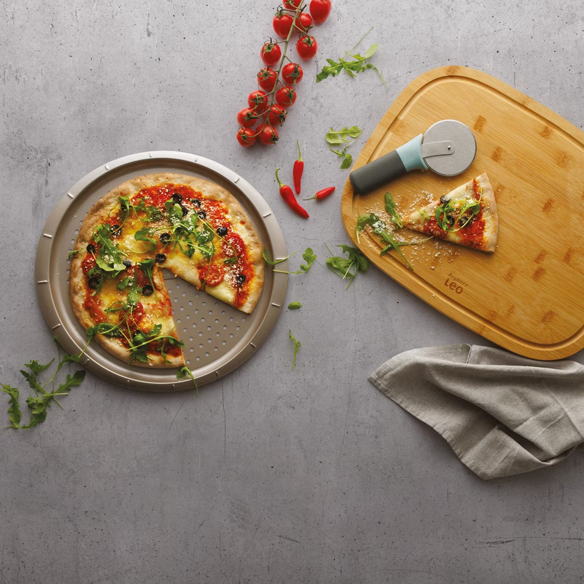 Baking Sheet – stick Carbon Steel Perforated Pizza Pan 12.5" – Beige